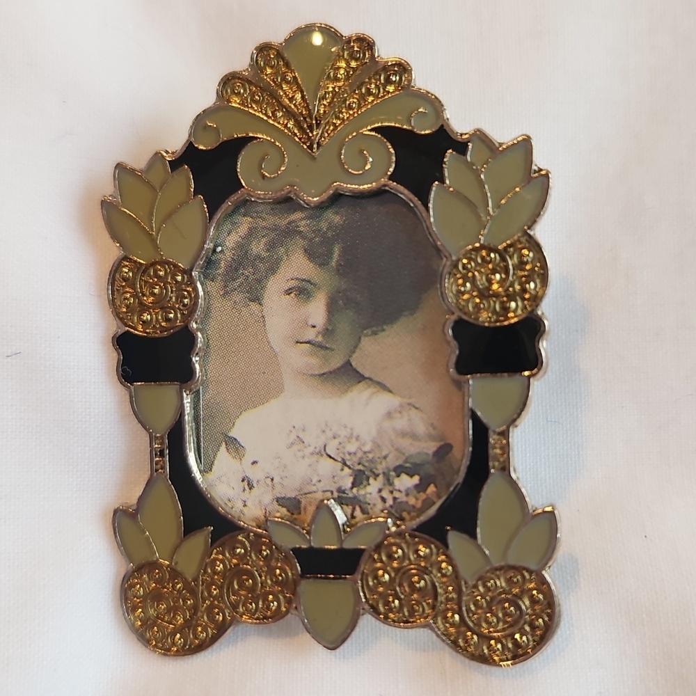 Victorian Style Brooch Photo Frame Enameled Gray Black Gold On Silver NWOT